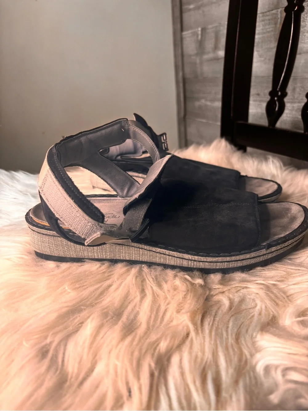 Naot comfort Womens Open-Toe Suede Sandals in Black and grey orthopedic